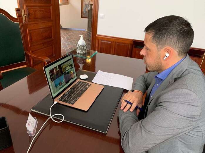 El alcalde Héctor Suárez, durante la reunión telemática/TA.